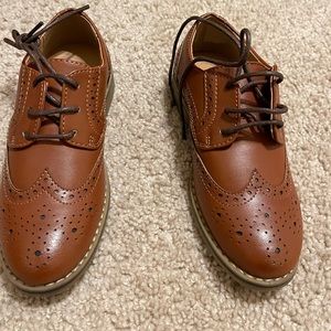 Brown boys dress shoe 👞 brand new never worn.